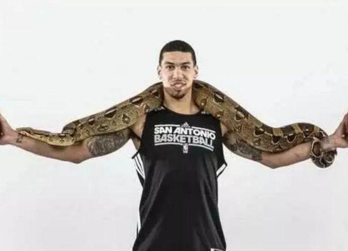 NBA球星都喜欢养一些七七八八的宠物，有喜欢猪，有爱冷血动物