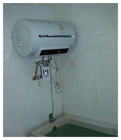 洗完澡热水器不用时要不要关？听电工一番解释，庆幸知道的不晚！