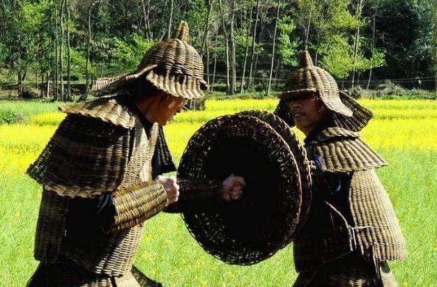 古代科技不发达，假如用现代钢材打造刀剑铠甲