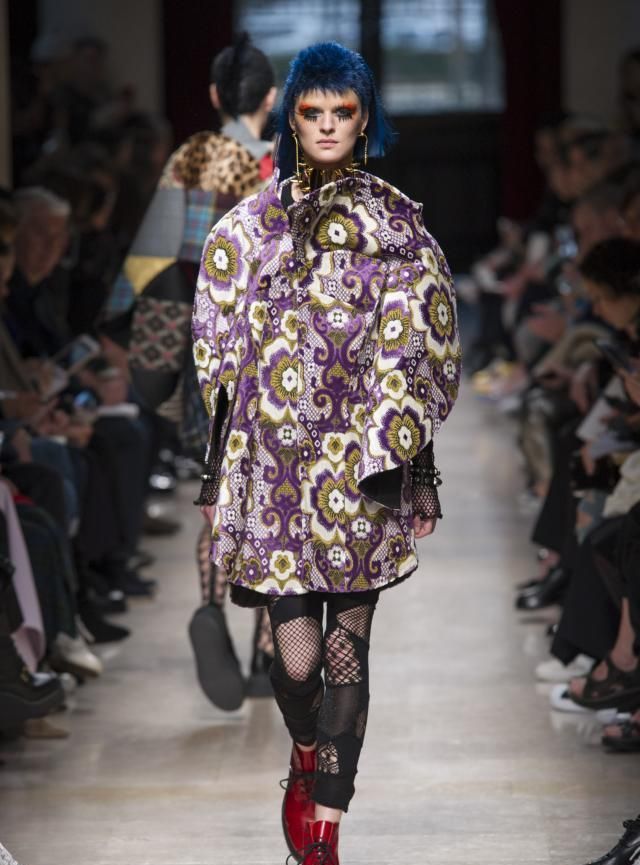 这种感觉岂不美哉,独特的面料质感,可谓是显瘦的利器