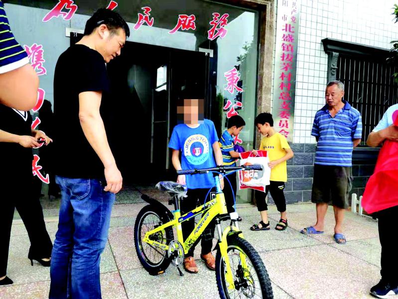 北盛镇建筑器材租赁行业协会党支部：集支部力量回馈家乡