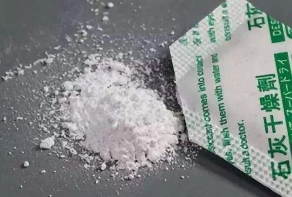 小孩误食干燥剂，慌乱之下家长的这个行为
