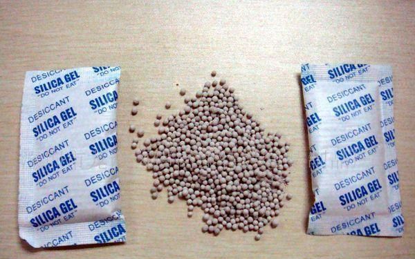 小孩误食干燥剂，慌乱之下家长的这个行为