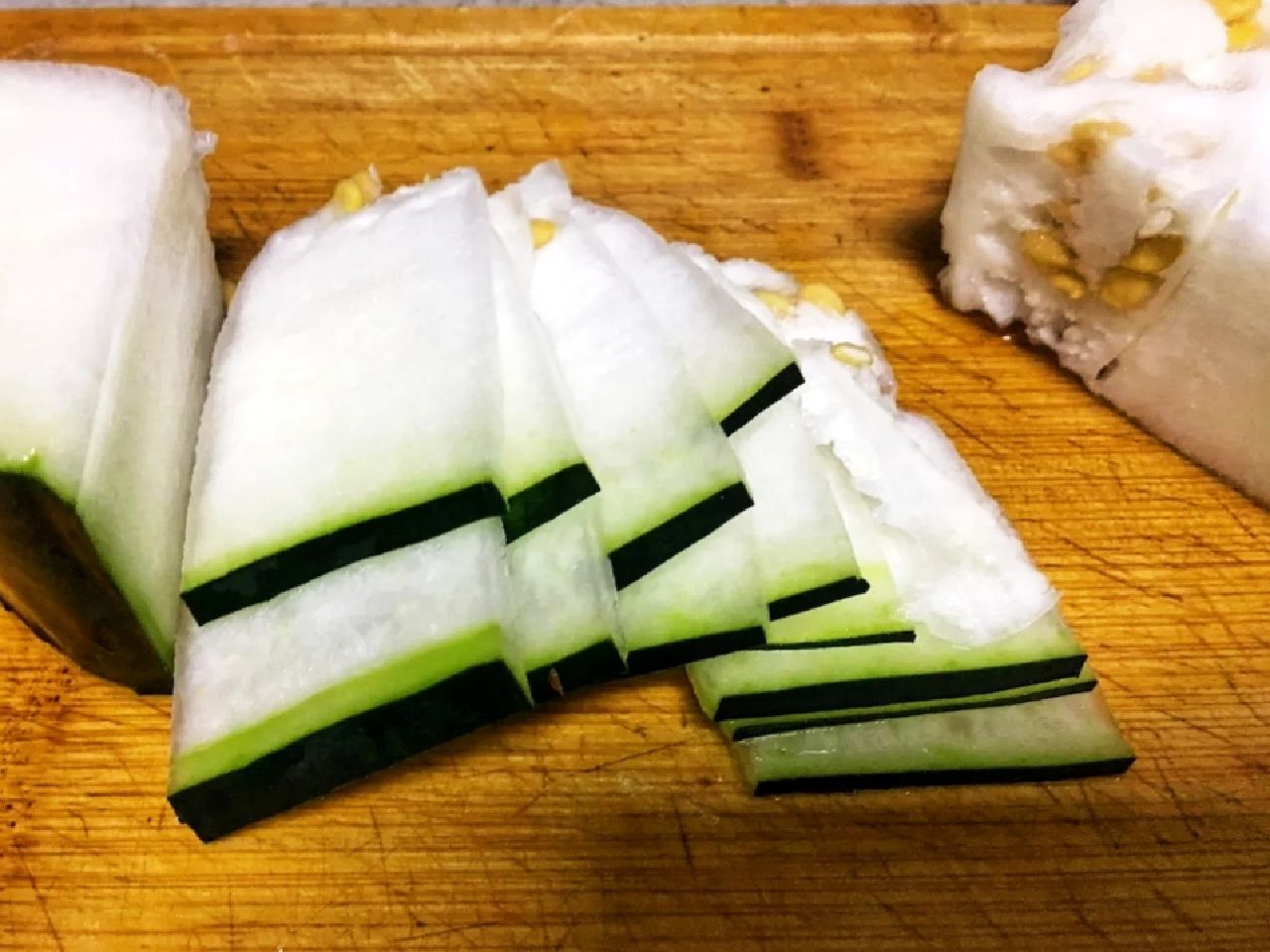 三伏天干燥炎热，多用这瓜熬茶喝，清凉消暑，甜润又解腻