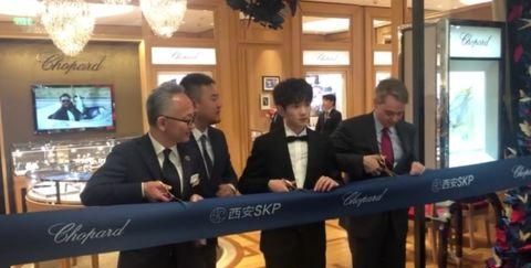 190725 王源品牌活动圆满结束 浪漫的卷毛王子帅气满场
