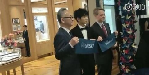 190725 王源品牌活动圆满结束 浪漫的卷毛王子帅气满场