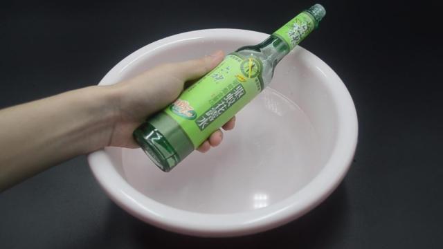毛巾上挂一条毛巾，和空调扇一样凉快，别不当回事，早学提示家人