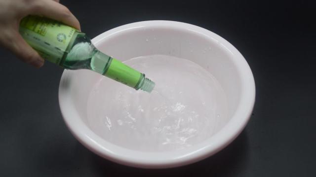 毛巾上挂一条毛巾，和空调扇一样凉快，别不当回事，早学提示家人