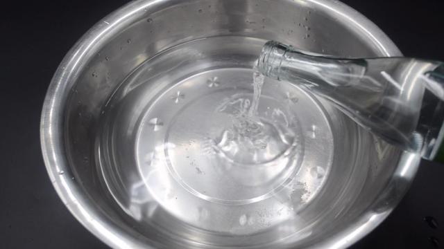 不管毛巾多脏多黄，试试这样泡一泡，洗完的毛巾又软又干净，实用