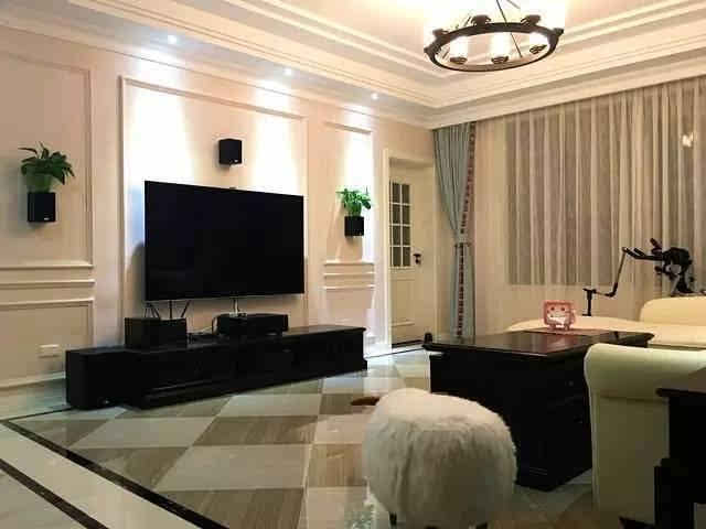 客厅电视墙不要装大理石了，年轻人用这种代替，好看又省钱