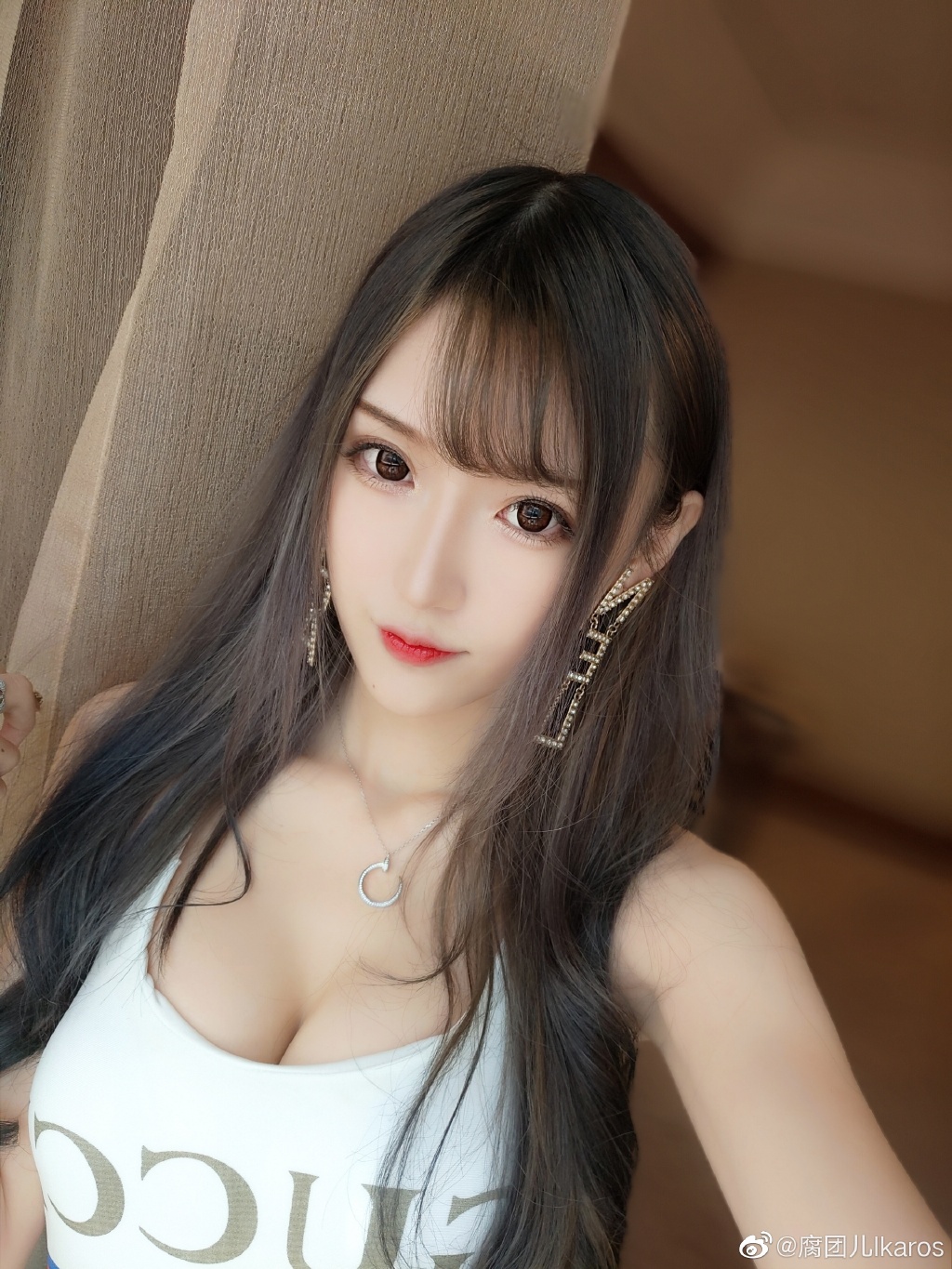 斗鱼腐团儿羽绒服撞衫PDD，价格曝光后，网友：顶我一年饭钱?