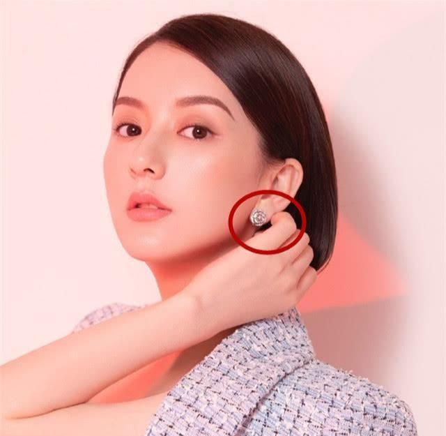 天王嫂不好当!方媛戴同一件首饰出镜多次,郭富城只给20万家用