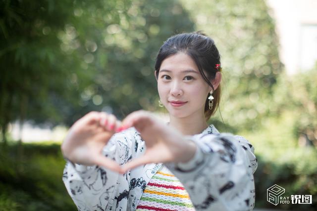 百万粉丝网红住合租房：寒冬穿短裙跳舞，烈日背器材拍视频