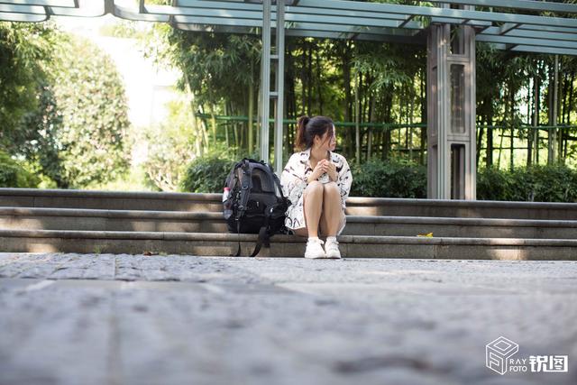 百万粉丝网红住合租房：寒冬穿短裙跳舞，烈日背器材拍视频