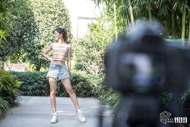 百万粉丝网红住合租房：寒冬穿短裙跳舞，烈日背器材拍视频