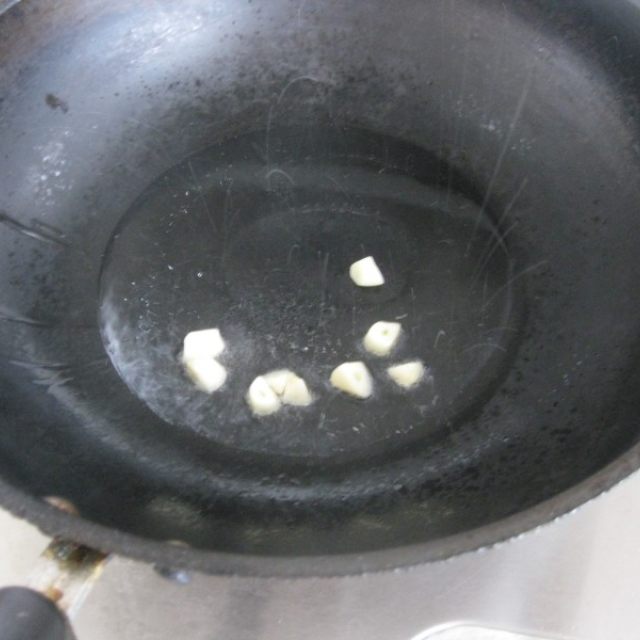 双椒炒萝卜丝,白萝卜有滋阴润肺的功效,很适合干燥的秋季来食用