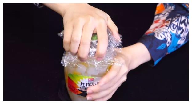 罐头怎么开？今天才知道罐头瓶盖上有个小机关，难怪以前打不开