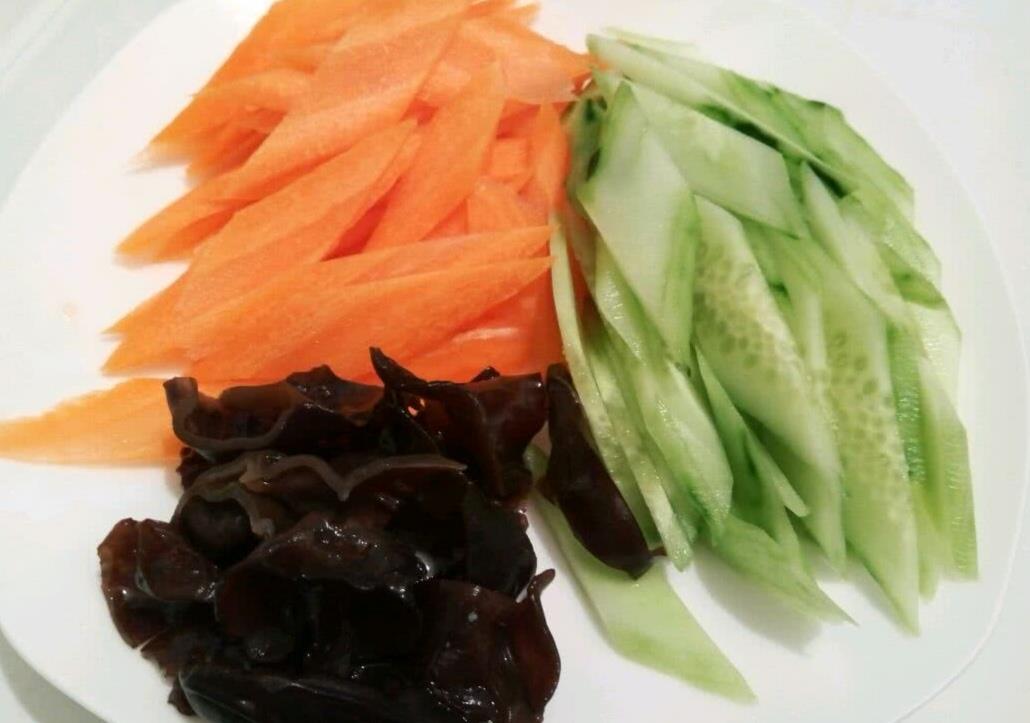每日一素清炒腐竹，加点它补充维生素，低碳环保又健康！