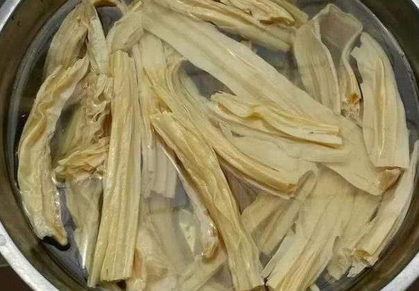 每日一素清炒腐竹，加点它补充维生素，低碳环保又健康！