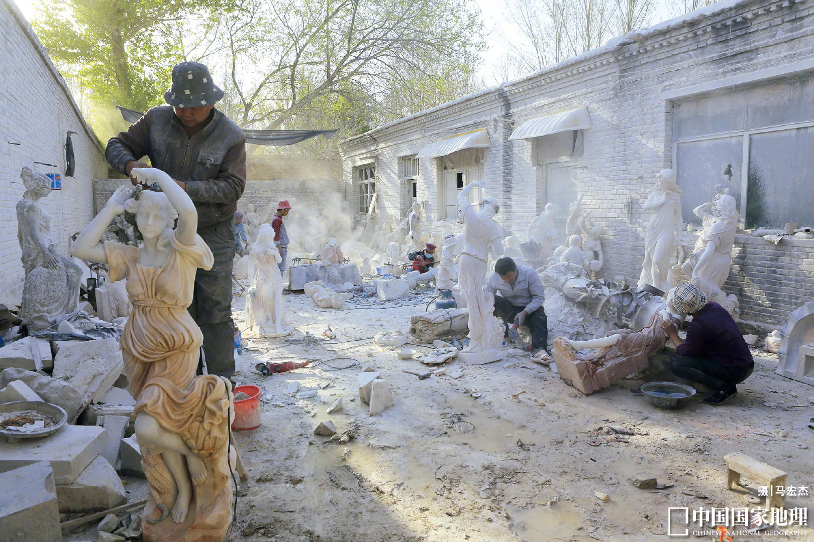 在长达2000多年的时间内，曲阳石雕都独步中国石雕技艺之林