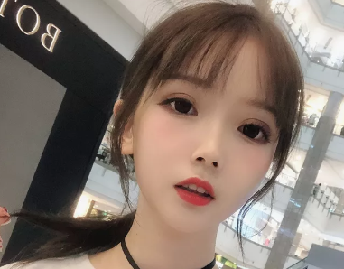 搞笑段子:王阿姨来俺家做客,送了一盒饼干。王阿姨刚走