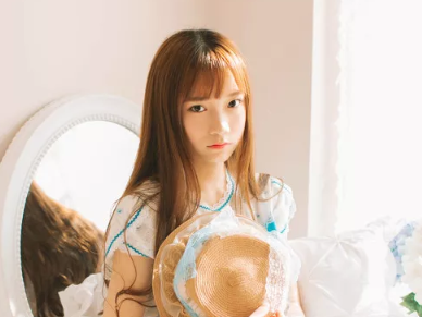 搞笑段子:王阿姨来俺家做客,送了一盒饼干。王阿姨刚走