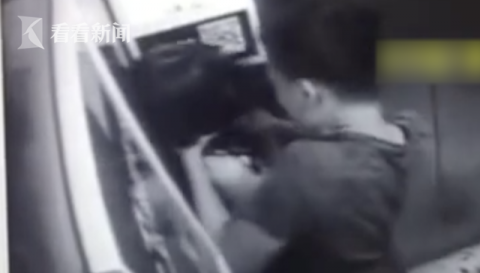 女孩电梯内突遭陌生男子掐脖20秒 警方:已确定身份
