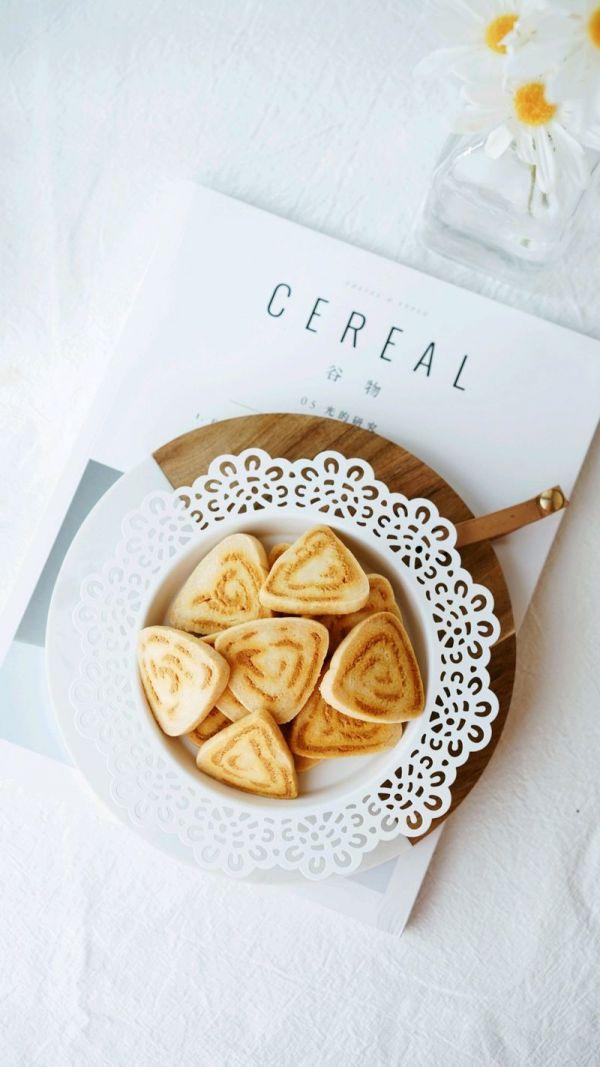 只有最美味的咸蛋黄肉松饼干,才能点亮你的餐桌