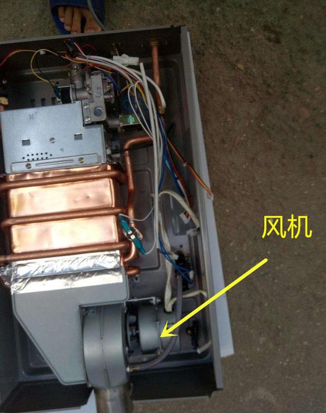 热水器强排式、冷凝式还是恒温式的好？内行人分析，这种实用安全