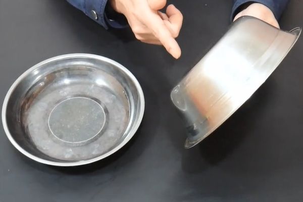 家里有不锈钢餐具的留心了，我也是今天刚知道，叮嘱家人吧
