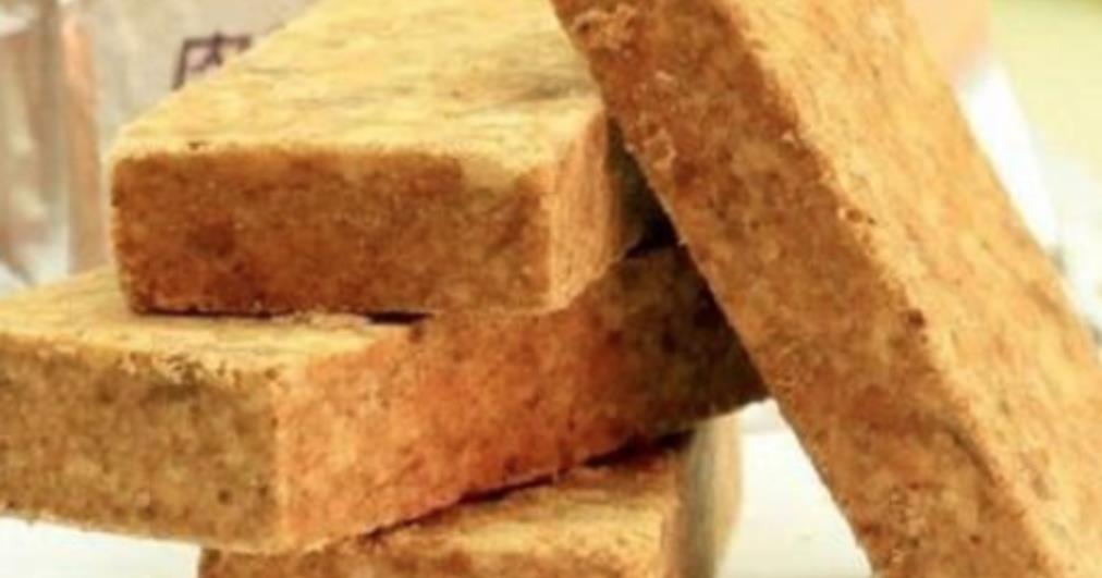 为何压缩饼干这么管饱?煮半个小时,你可能连一块都吃不完