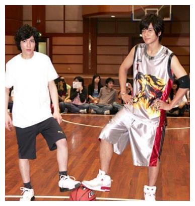 《奋斗》清流演《小欢喜》!萧敬腾8层豪宅中这件艺术品来自小猪