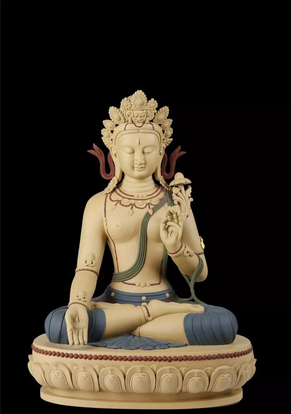 从曲阳石雕到宜兴紫砂，她一路追逐雕塑梦，成为行业少数女学霸