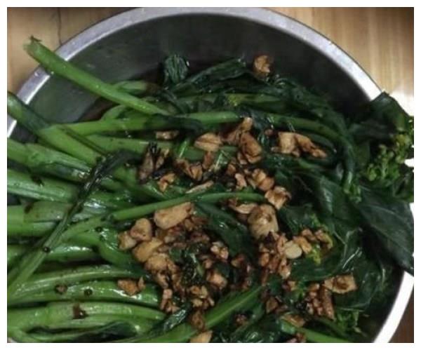 东北婆婆过来做的这顿饭, 看餐具就知道很大气