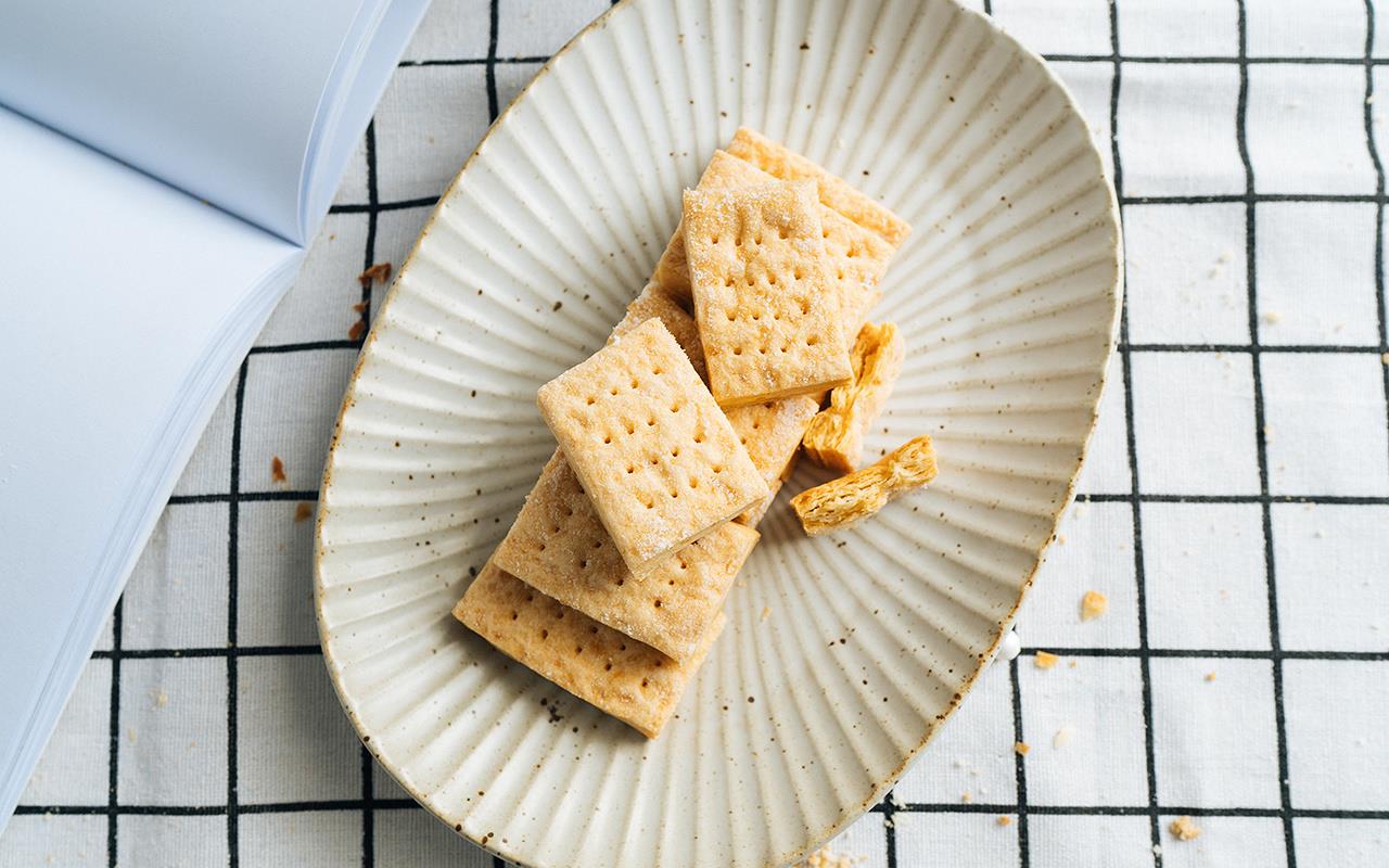 简单酥脆千层口感-老杨同款咸蛋黄饼干
