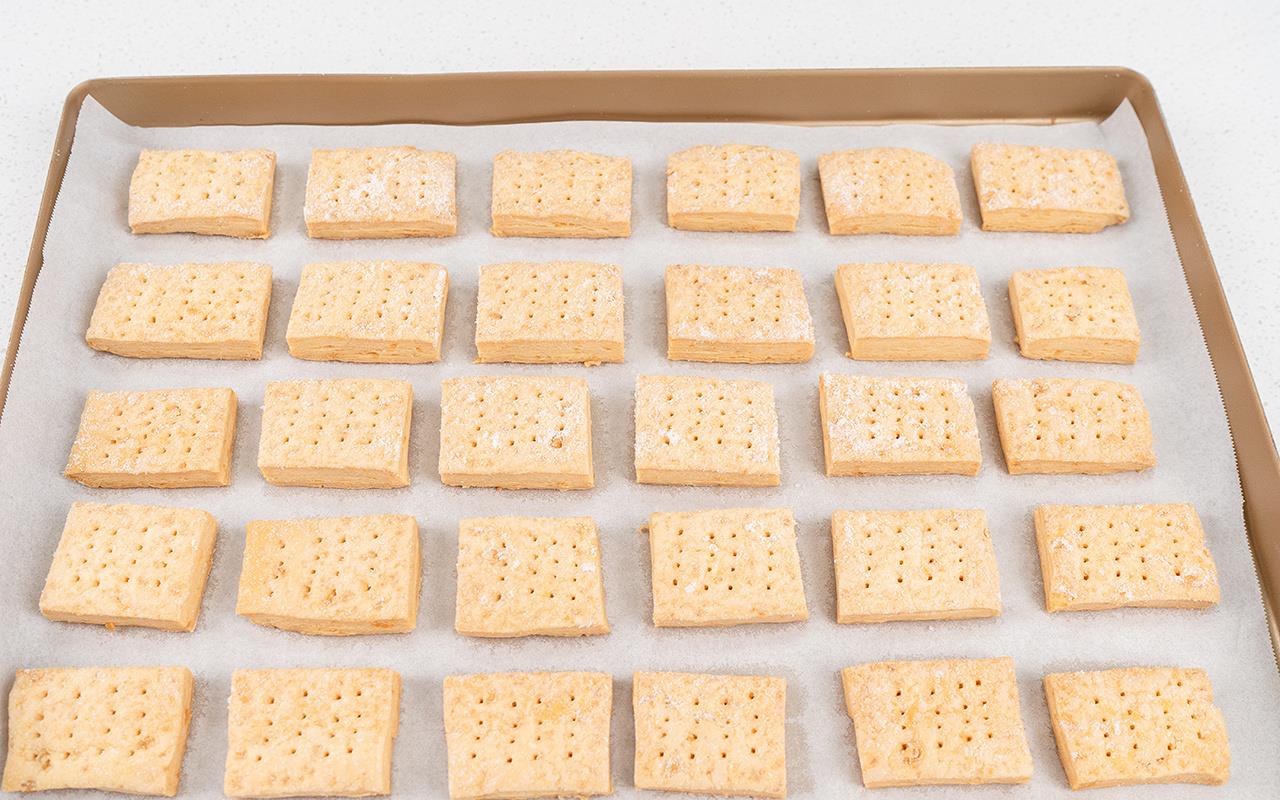 简单酥脆千层口感-老杨同款咸蛋黄饼干