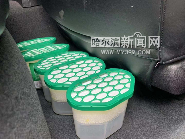 维修时没密封好 “宝马”下雨天车门渗水