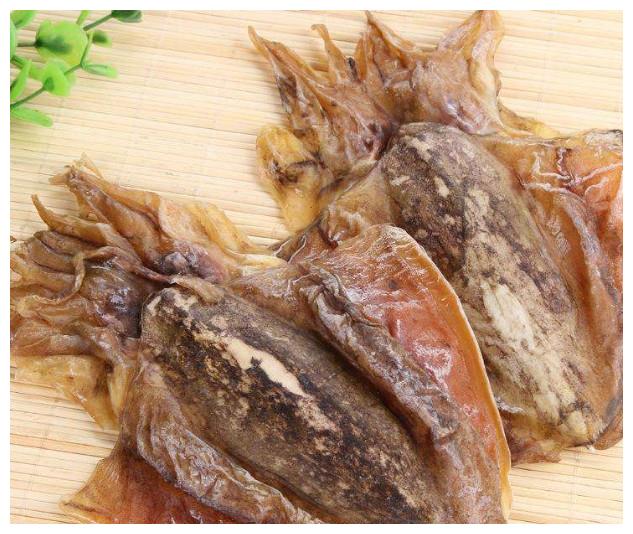姑娘网购一箱“海鲜干货”，价值400元，打开后“有点怀疑”
