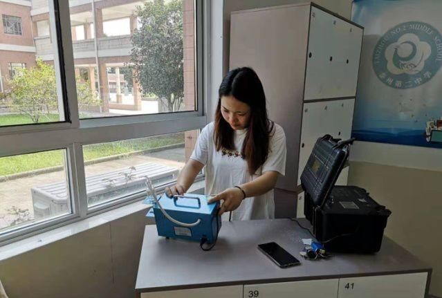 泰州二中高一课桌椅更新并进行环保检测