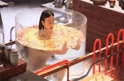 玻璃有什么了不起？路灯、电线杆一个不少