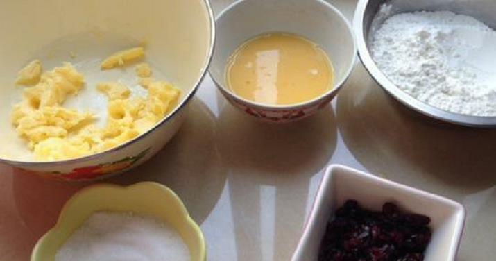 超市里面的蔓越莓饼干,在家自己就能做,简单方便非常好吃!