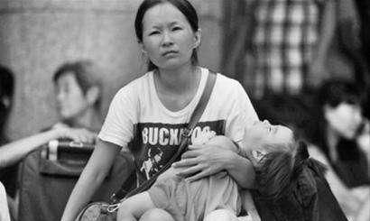 女童眼睛不慎进石灰粉，宝妈临危不乱救了女儿，医生：给您点赞