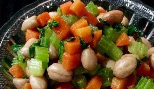 美食推荐:蒜香炸排骨,五香花生小凉菜,红油腐竹拌莴笋的做法