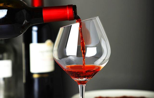 葡萄酒中的“干红”是什么意思，哪种葡萄酒好喝？看完让你更懂酒