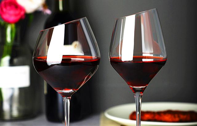 葡萄酒中的“干红”是什么意思，哪种葡萄酒好喝？看完让你更懂酒
