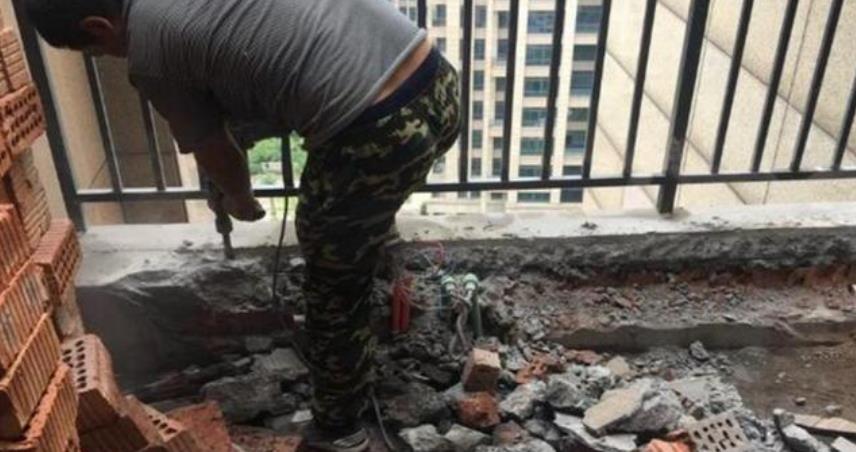阳台进深窄怎么办？邻居简单处理后，立马就扩大了30公分