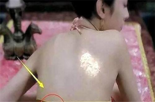 但是这个拉链是怎么回事，有法术了不起啊，变戏法变出来的啊？