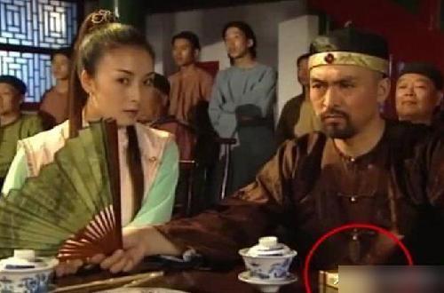 但是这个拉链是怎么回事，有法术了不起啊，变戏法变出来的啊？