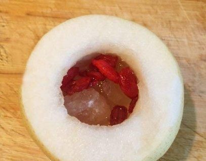 买的罐头不营养，不如学我做的这冰糖炖雪梨，润肺补肺还能美颜