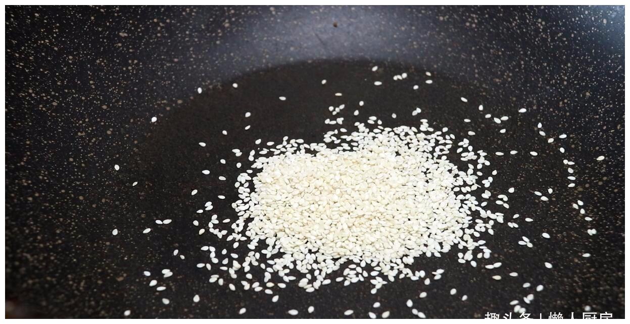 花生米不要油炸了，教你一种种好吃的做法，做小零食不错